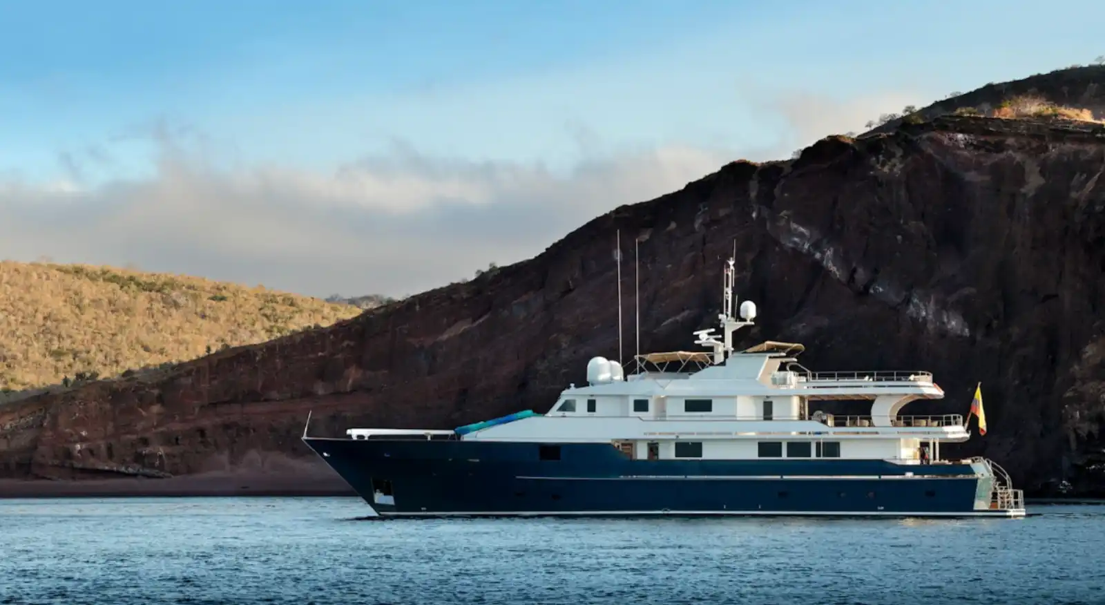 galapagos explorer 17 Y4LP5QLr8qHoOp58