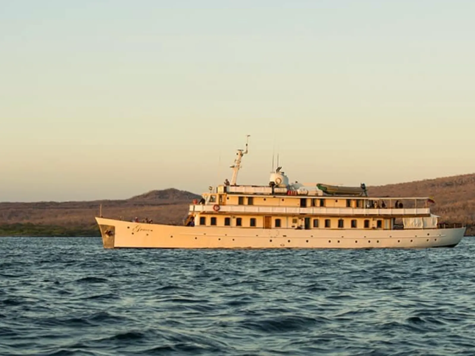 Optimized image for Galapagos vessel page — featured page 1275