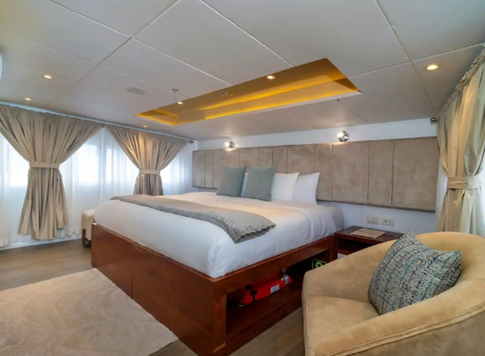 Grand Daphne Galapagos yacht gallery