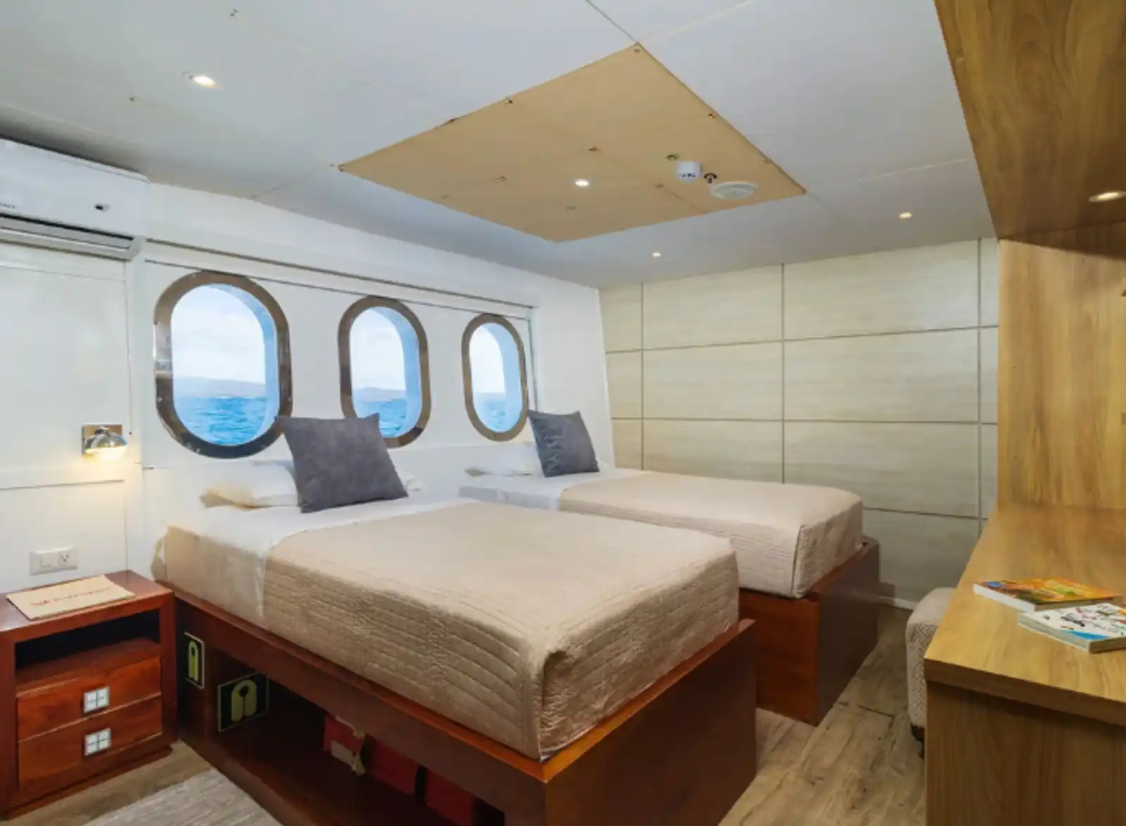 Grand Daphne Galapagos yacht gallery
